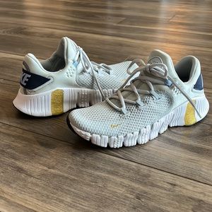 Nike Free Metcon 4 'Pure Platinum Metallic Gold Coin'